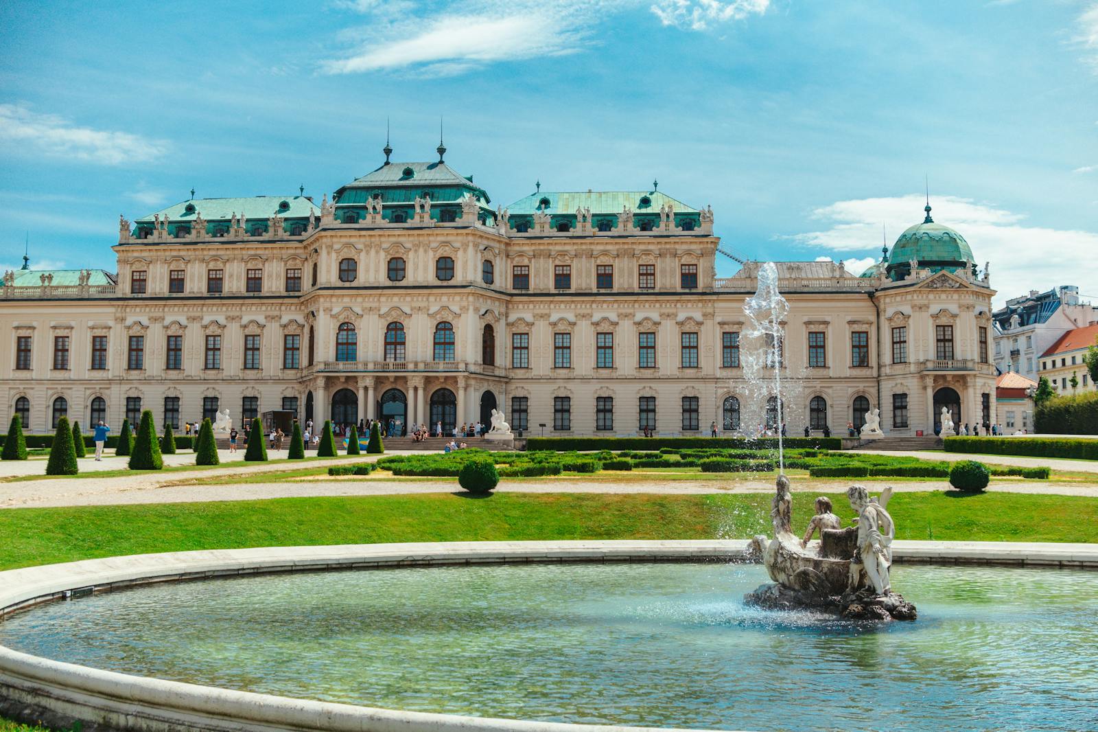 Utsikt over Belvedere-palasset fra hagen